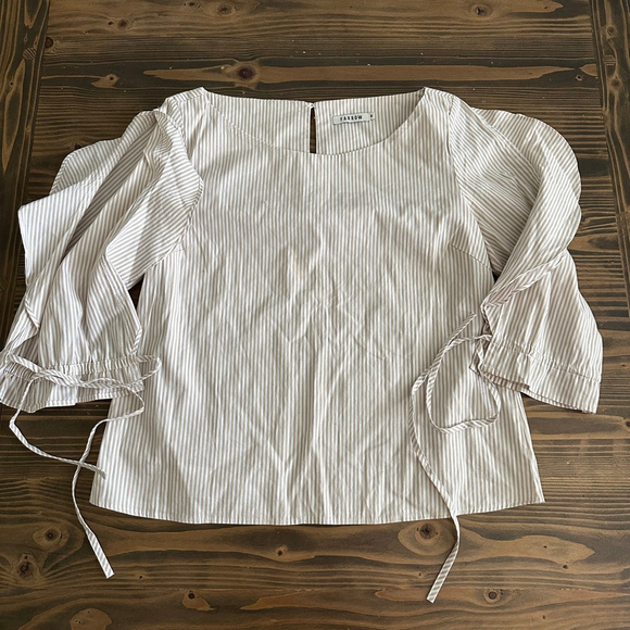 Farrow Women’s White Beige Striped Puff Sleeve Blouse Size M – Open Tie Sleeves - Picture 1 of 7